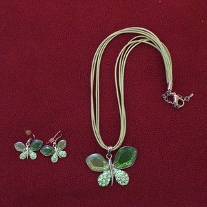 ❤️Butterfly earring & necklace set - Like new!